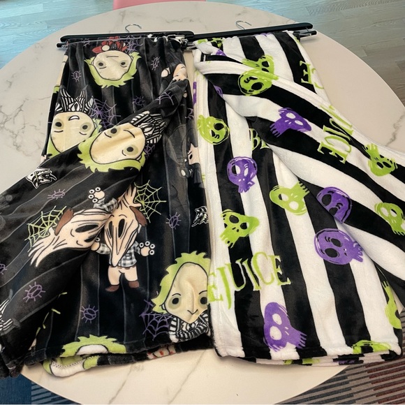 π€πͺ² BEETLEJUICE SOFT PLUSH THROWS πͺ²π€ - Picture 7 of 7